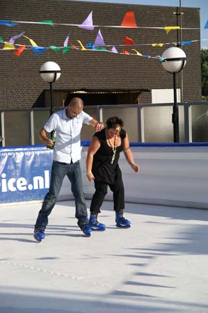 066 besloten V&D schaatsavond